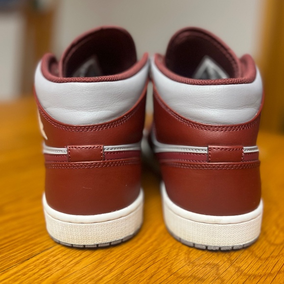 AIR JORDAN 1 MID CHERRYWOOD RED - Picture 4 of 6